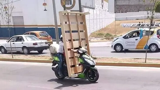 6 Kelakuan Nyeleneh Orang Mengantar Barang Ini Bikin Ngelus Dada