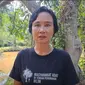 Teguh Santika atau yang lebih dikenal dengan nama Bi Teguh merupakan satu dari sedikit perempuan di Indonesia, yang mau mengabdikan hidupnya untuk kelestarian hutan. (Liputan6.com/ Dok Ist)