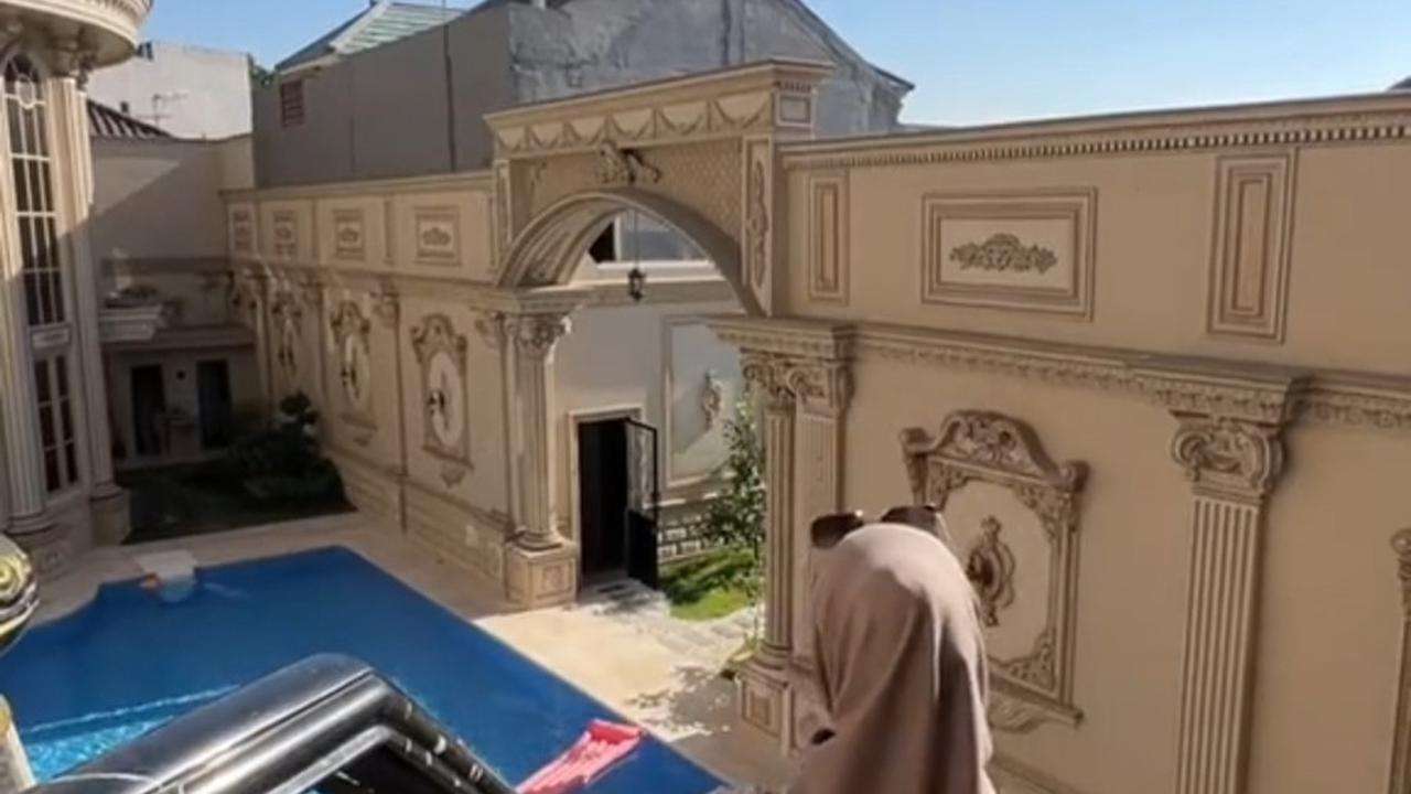 Bikin Heboh! 10 Foto Rumah Mewah Sultan Sidoarjo Bak Istana