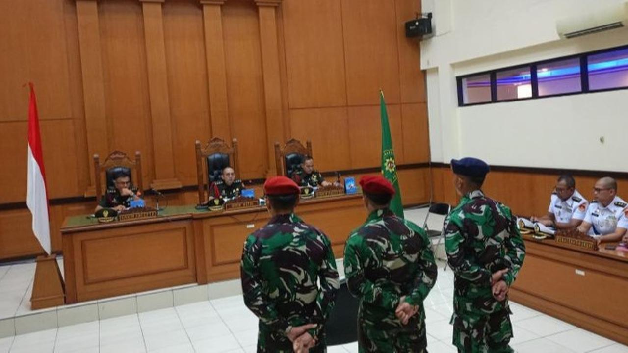VIDEO: Sikap Tegas Hakim Ketua ke 3 Anggota TNI AL Pembunuh Bos Rental "Jawab yang Keras, Masker Buka!"