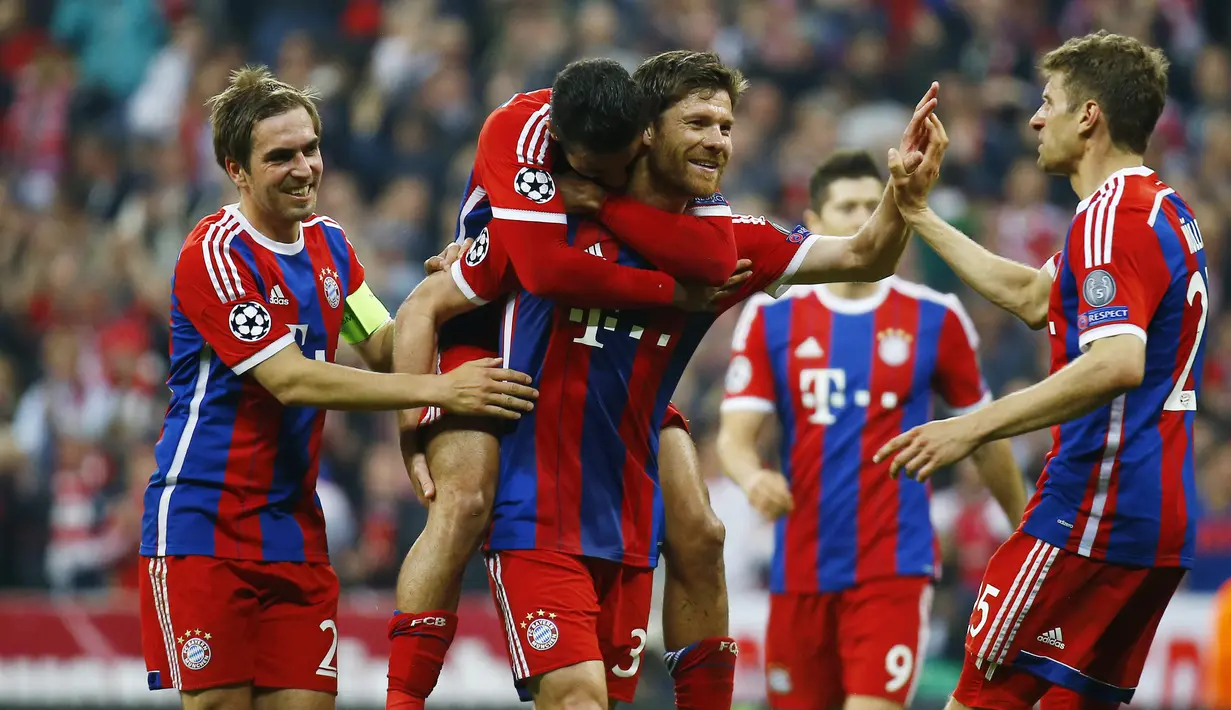 Ekspresi kegirangan para pemain Bayern yang terus mencetak gol ke gawang Porto (Reuters/Michaela Rehle)
