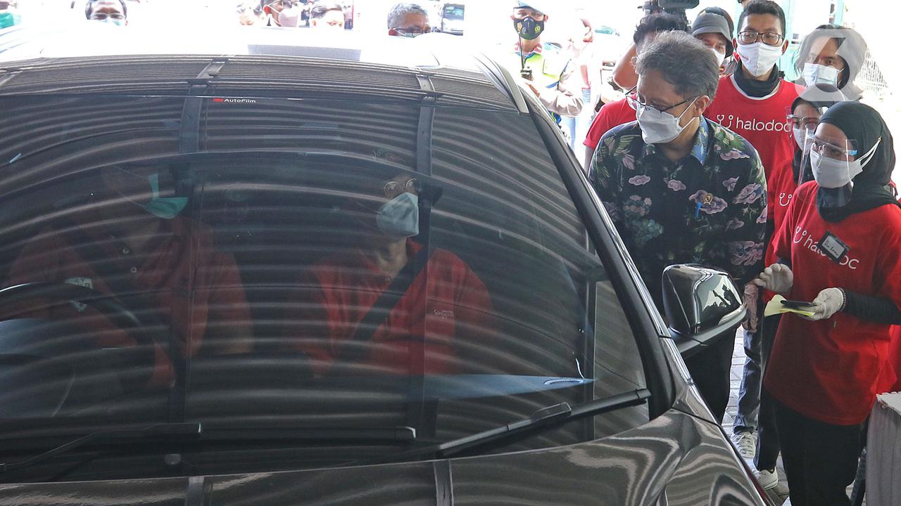 Vaksinasi Covid-19 Secara Drive-Thru