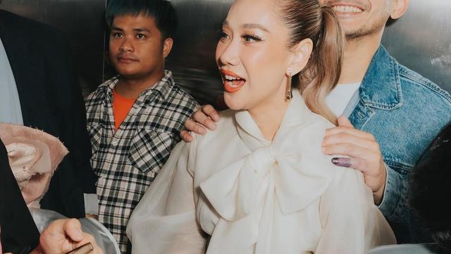 6 Gaya Bunga Citra Lestari dan Tiko Aryawardhana Rayakan Valentine Pertama sebagai Suami-Istri