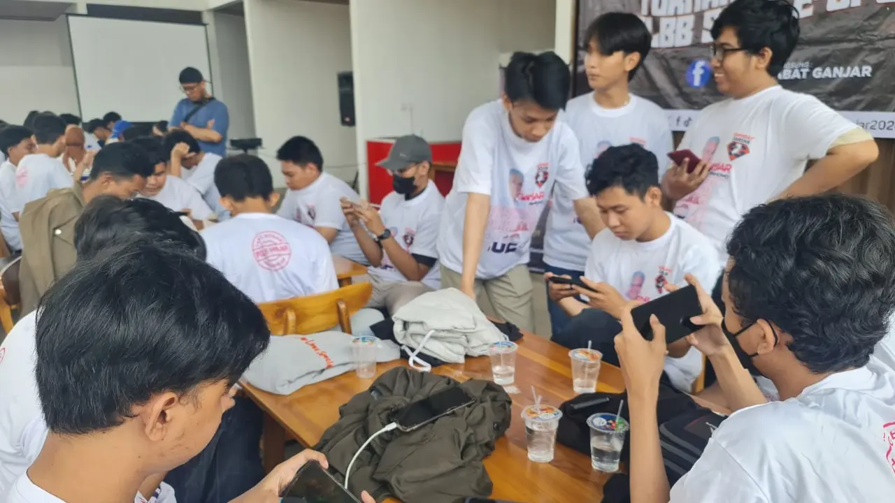 Pendukung bakal calon presiden Ganjar Pranowo yang tergabung dalam KawanJuangGP, mengadakan turnamen Esports