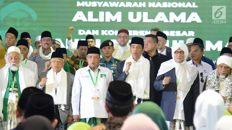 Kenakan Sorban Putih, Jokowi Hadiri Munas PBNU di Banjar