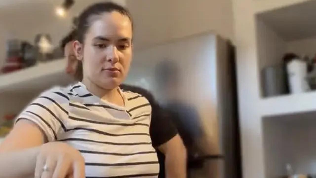 7 Potret Dapur Rumah Nino Fernandez dan Steffi Zamora di Bali, Desain Memanjang Minimalis