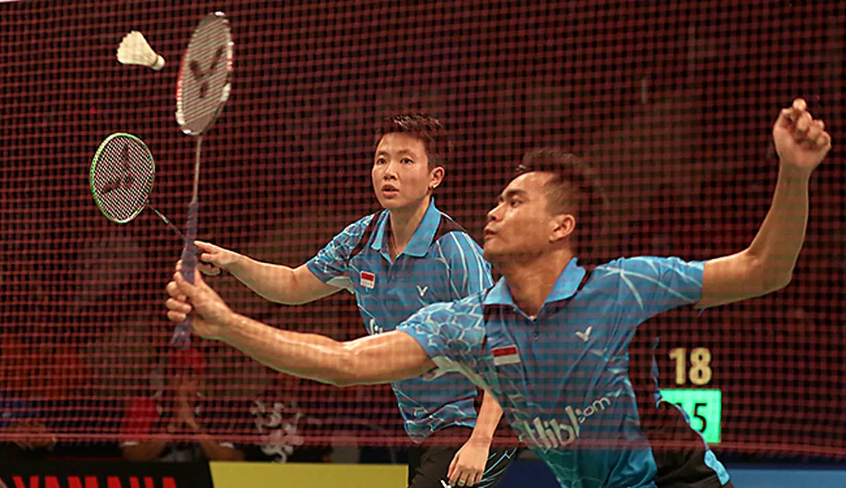 Tontowi Ahmad/Liliyana Natsir tampil memikat dan berhasil lolos ke babak semifinal Indonesia Open Premier Super Series. (Peksi Cahyo/Bola.com)