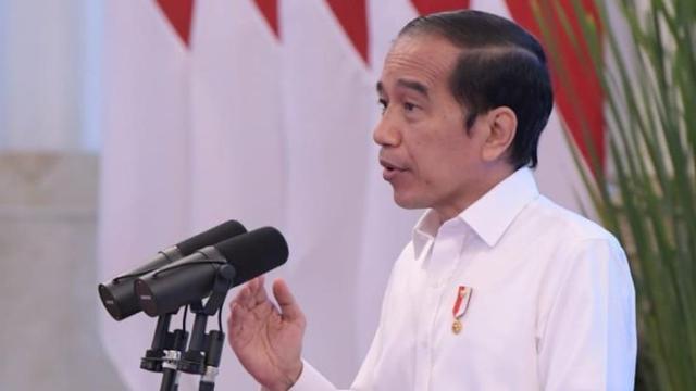 <span>Presiden Joko Widodo (Jokowi) menegaskan seluruh pihak harus bekerja keras untuk memastikan disiplin 3M saat ratas di Istana Negara, Jakarta, Rabu (6/1/2021). (Biro Pers Sekretariat Presiden/Kris)</span>