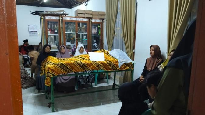 Pasutri Tersambar Petir Saat Bocengan Motor Pulang dari Sawah, Istri Tewas di Tempat