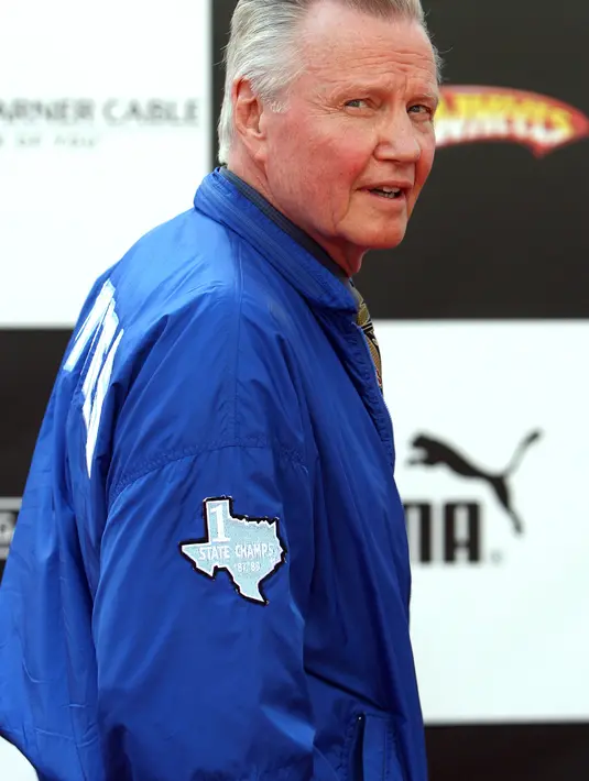 Sempat diwawancara di dailymail (20/9), Jon juga sedih dengan keputusan yang diambil Jolie menggugat cerai Pitt. Ia khawatir dengan keadaan Jolie dan keenam anaknya, Jon berharap agar dirinya bisa segera mengunjungi anak dan cucunya. (AFP/Bintang.com)