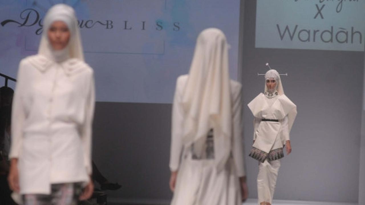 Keanggunan busana muslim cantik karya desainer ternama di JFW 2016