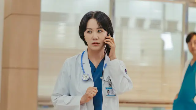 Uhm Jung Hwa dalam serial Doctor Cha. (Foto: Netflix)