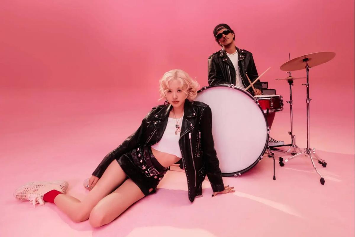 Bruno Mars dan Rose Blackpink APT