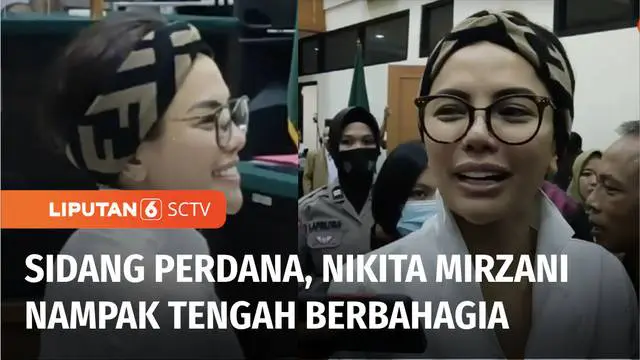 Sidang perdana kasus pencemaran nama baik dengan terdakwa Nikita Mirzani digelar di Pengadilan Serang, Banten, hari Senin (14/11). Sidang yang digelar terbuka, mengagendakan pembacaan dakwaan.