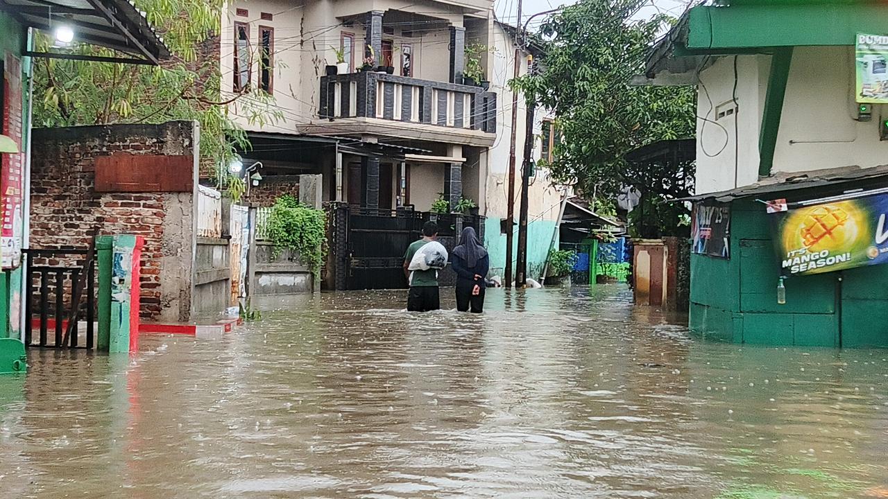Harap-Harap Cemas Warga Dayeuhkolot, Akses Jalan Lumpuh Khawatir Banjir Besar 5 Tahunan Terulang