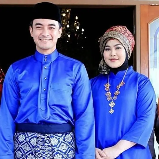 Momen Kenangan Manis Zumi Zola dan Istri