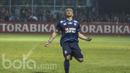 Sempat tertinggal 0-2, El Loco mampu membawa Arema FC bangkit dengan memborong lima gol ke gawang Semen Padang. (Bola.com/Vitalis Yogi Trisna)