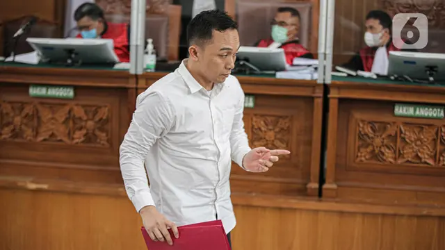 Momen Ricky Rizal Berurai Air Mata saat Bacakan Pleidoi Kasus Pembunuhan Brigadir J