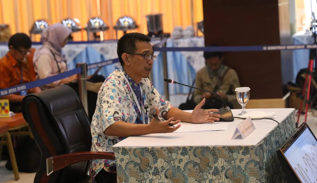 Salah satu kandidat mengikuti tes wawancara dan uji publik Calon Pimpinan Komisi Pemberantasan Korupsi (Capim KPK) periode 2019-2023 di Gedung Sekretariat Negara, Jakarta, Rabu (28/8/2019). Sebanyak tujuh capim KPK yang menjalani uji publik hari ini. (Liputan6.com/Angga Yuniar)
