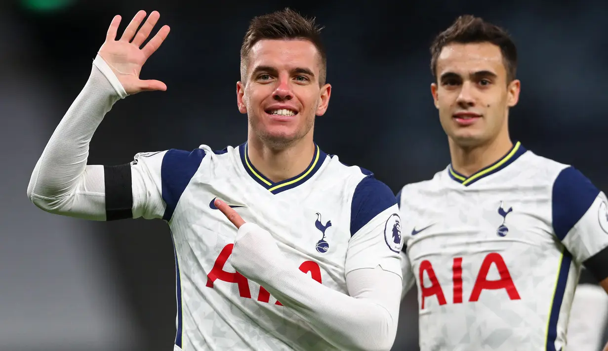 Giovani Lo Celso. Gelandang tengah berusia 25 tahun ini didatangkan Tottenham Hotspur dari PSG pada awal musim 2019/2020 saat habis masa peminjamannya di Real Betis. Memasuki musim ke-3 bersama The Lilywhites, ia telah tampil dalam 73 laga dengan torehan 8 gol dan 5 assist. (AFP/Pool/Clive Rose)
