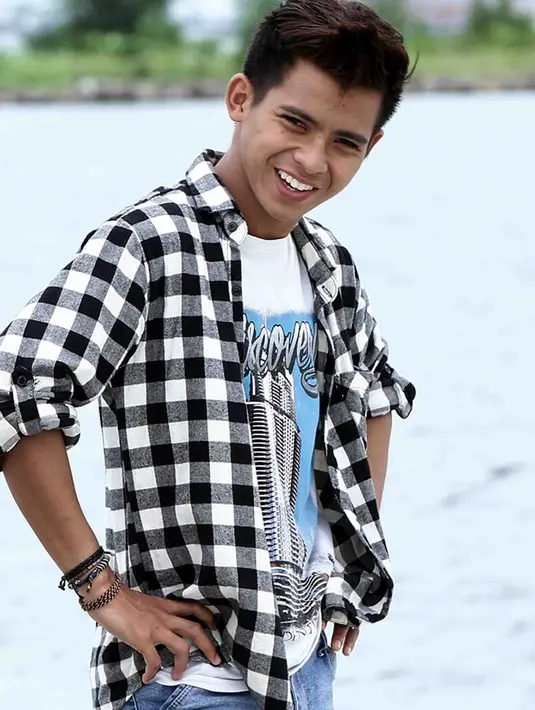 Artis kelahiran Lampung 23 tahun ini berhasil mengalahkan aktor-aktor senior yang jadi panutan dalam acting seperti Roy Marten, Fandy Christian, dan Sandy Syarief. (Deki Prayoga/Bintang.com)