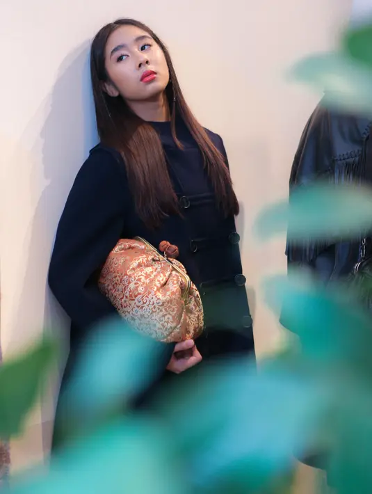 Ready to Wear dan bag: Max Mara Weekend. Makeup by Laura Mercier, Hair by Sisley, Model: Hashi for Studio47. (Foto: Fimela/ Daniel Kampua)