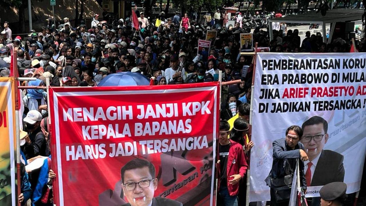 Ratusan Massa Unjuk Rasa Depan KPK Desak Usut Tuntas soal Denda Impor Beras