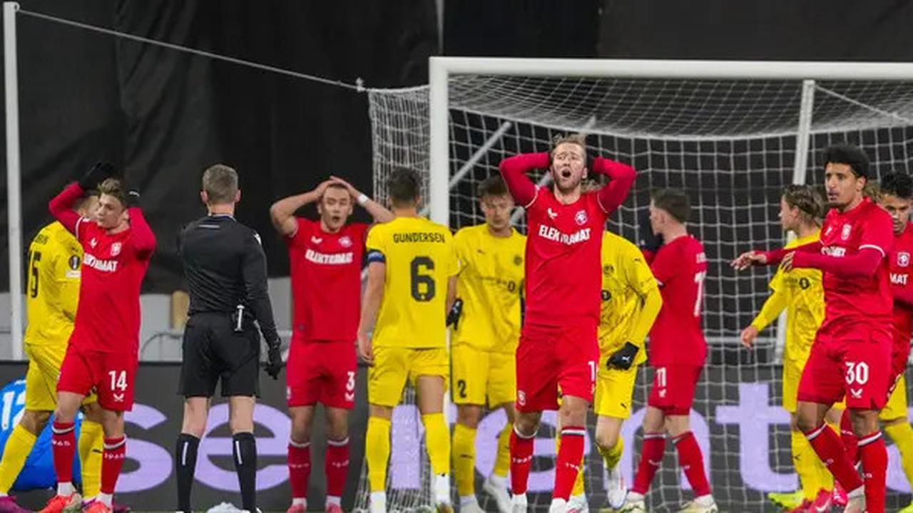 Duh! Mees Hilgers Cetak Gol Bunuh Diri di Masa Injury Time, Twente Harus Tersingkir dari Liga Europa