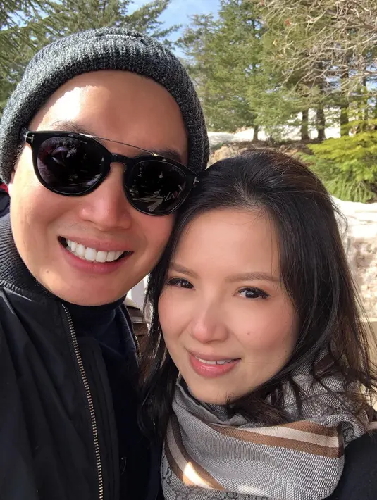 Edric mengatakan kalau setiap malam selalu menyempatkan makan bersama dengan sang istri. Meskipun keduanya memiliki aktivitas yang padat seharian. (Instagram/edrictjandra)