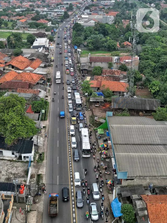 Puncak Arus Mudik, Ribuan Motor dan Mobil Padati Jalur Pantura