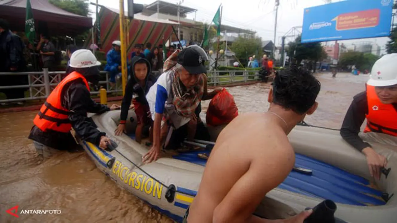 banjir-manado-mensos-140116b.jpg