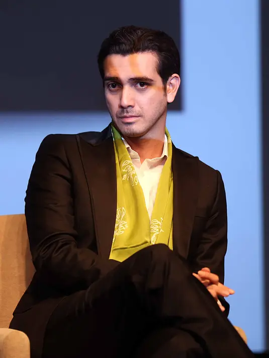 Aktor 35 tahun itu sempat terkejut dengan salah satu adegan. Pembacaan kitab suci Alquran. Dari hasil penyuntingan akhir, pembacaan ayat suci itu tidak di-dubbing. Itulah satu yang membuatnya terkejut dengan suaranya. (Nurwahyunan/Bintang.com)