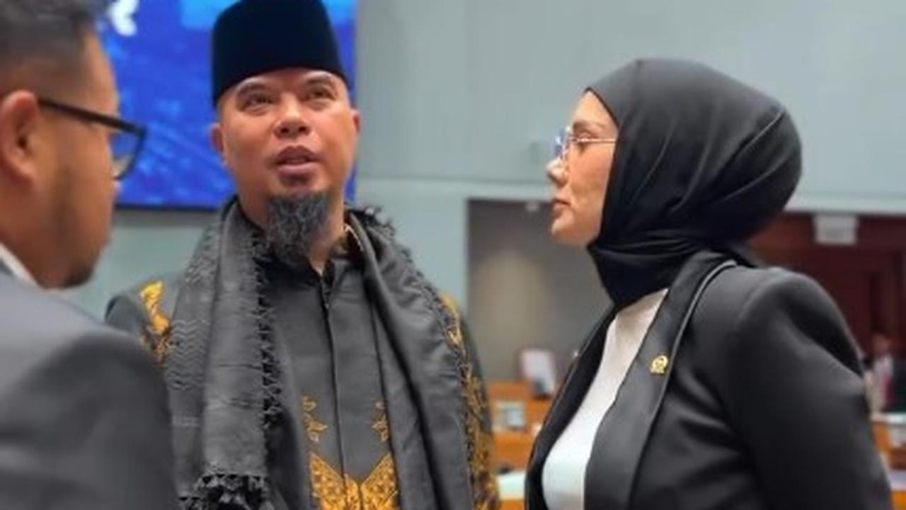 Sweet! Ini 7 Potret Mulan Jameela dan Ahmad Dhani yang Kini Sama-Sama Anggota DPR, Berangkat Bareng - Rapikan Baju Suami