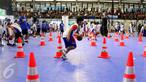 Peserta mendrible bola basket saat selection camp Junior NBA di Cilandak Sport Center, Jakarta (20/08). Kegiatan yang telah digelar untuk ketiga kalinya ini merupakan program Frisian Flag untuk mencari bibit pebasket baru. (Liputan6.com/Fery Pradolo)