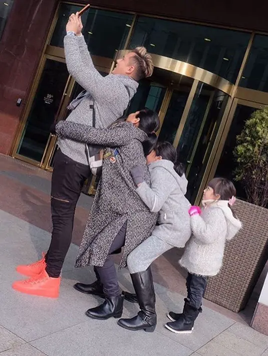 "Tiap tahun selalu ada perayaan ulang tahun pernikahan, ulang tahun pacaran, 22 Mei. Karena kalau aku sama dia itu berfikirnya kalau nggak ada pacaran, nggak bakal ada perkawinan," jelas Ussy. (Instagram/ussypratama)