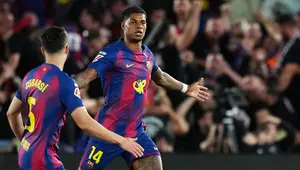 Pemain Barcelona, Marcus Rashford, merayakan gol pembuka dalam pertandingan Liga Spanyol melawan Real Madrid di Camp Nou, Spanyol, Senin (11/5/2026) dini hari WIB. (AP Photo/Joan Mateu Parra)