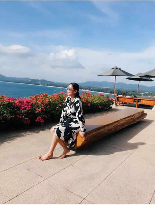 "Awet muda bun...semoga mnemukan jodoh yg setia elamanya bun......," tulis pemilik akun anixkeanu. "Bunda, apa rahasiany bisa awettt & mjdi wanita yg tangguh?," tulis madona_susanti mengomentari foto Maia Estianty. (Instagram/maiaestiantyreal)