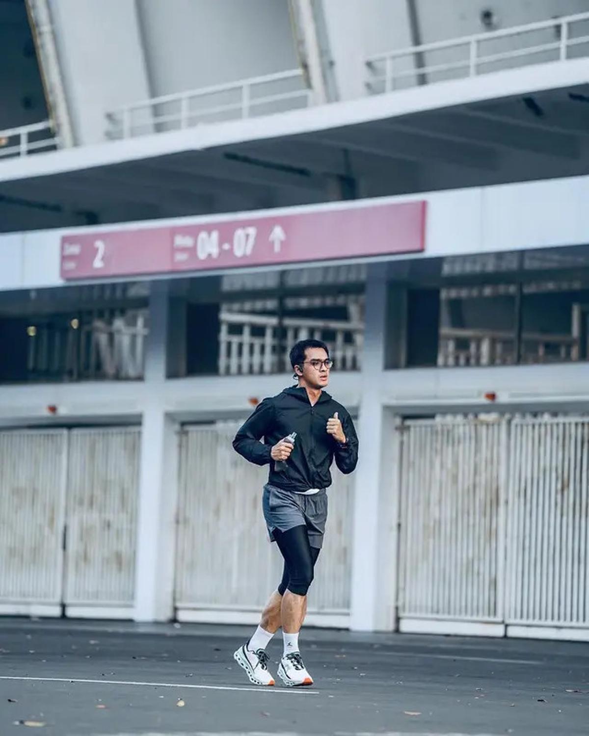 Gaya Hidup Sehat Ricky Harun: Jaga Pola Makan, Sepak Bola dan Joging Hingga Konsumsi Propolis
