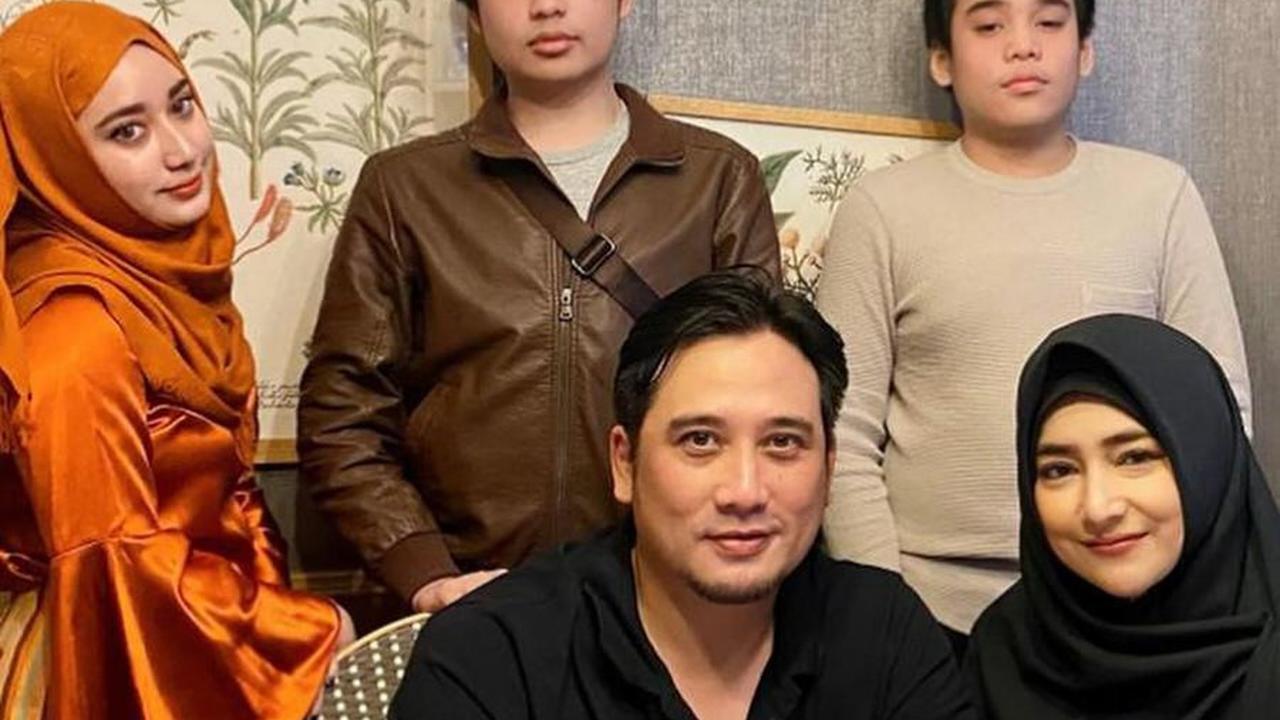 8 Potret Transformasi Anak Kembar Tengku Firmansyah dan Cindy Fatikasari, Kini Sudah 21 Tahun