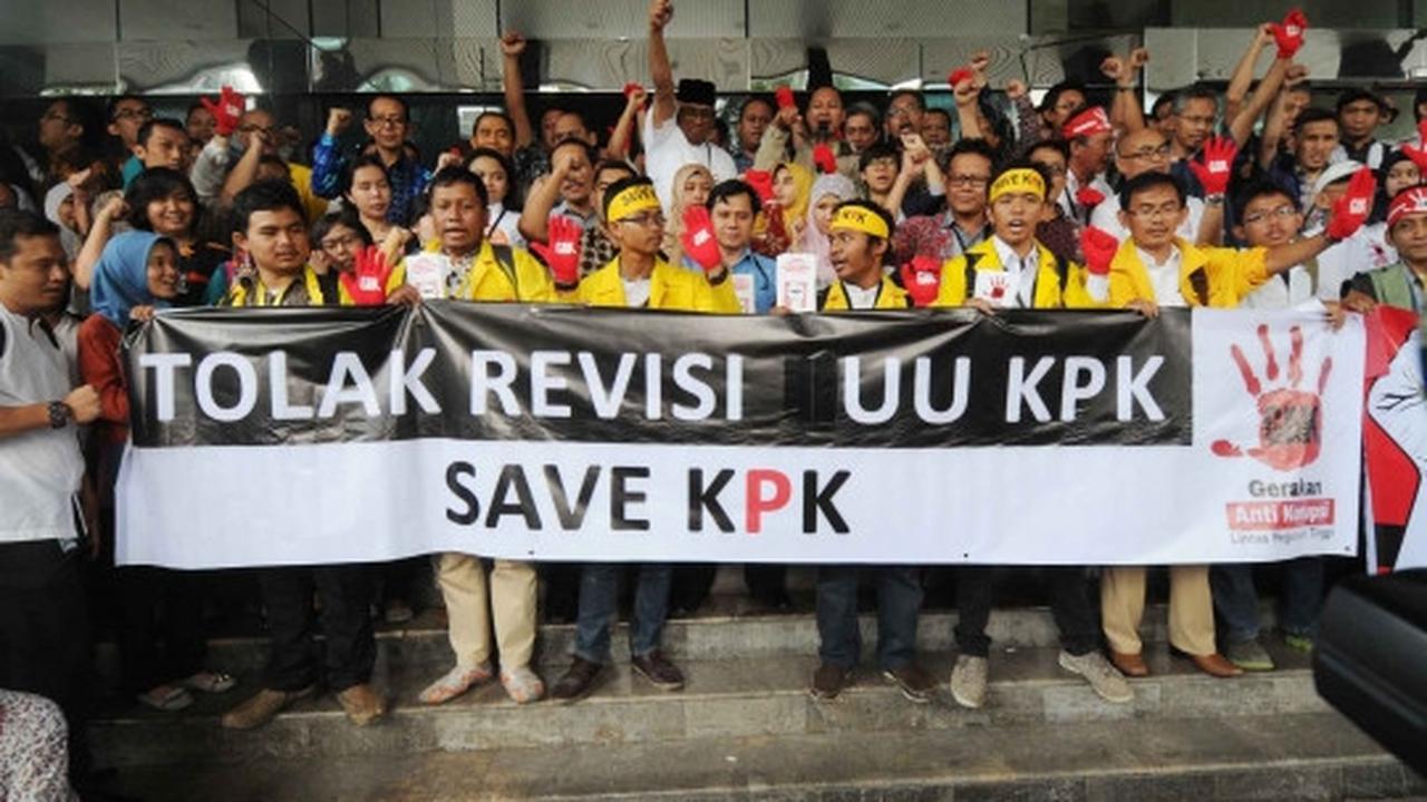 Ruki cs dan massa antikorupsi kompak menolak revisi UU KPK