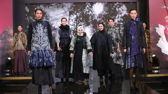 Cerita Wastra: Pesona Kain Sasirangan, Warisan Kalimantan Selatan dalam Siluet Modern di Parade Wastra Nusantara 2025