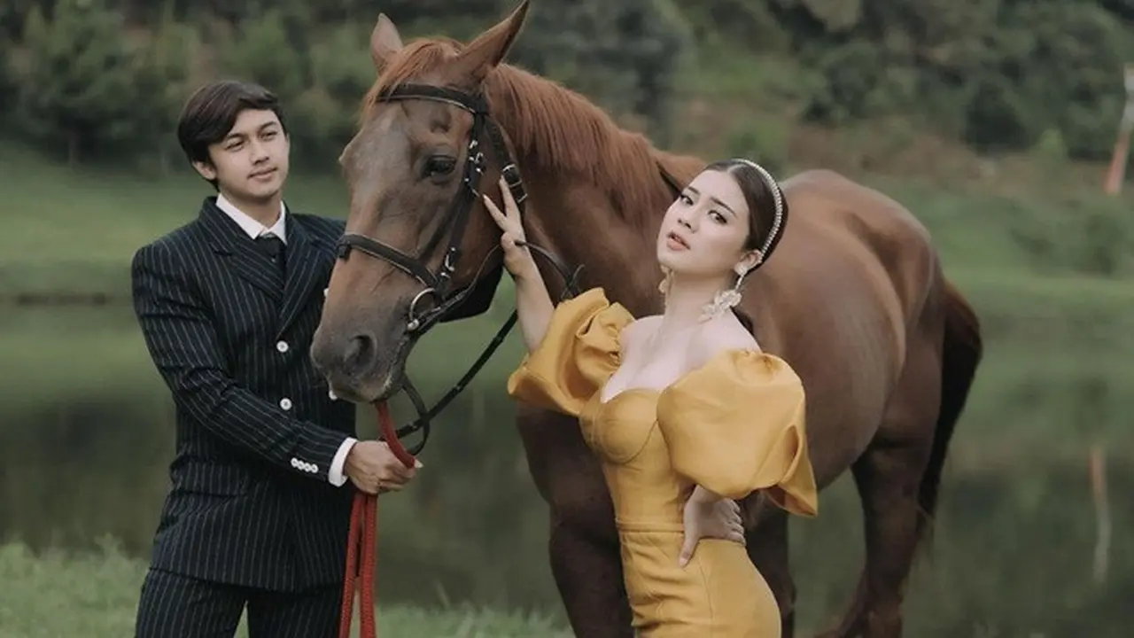 Sebar Undangan, Ini 7 Potret Prewedding Terakhir Caesar Hito dan Felicya Angelista