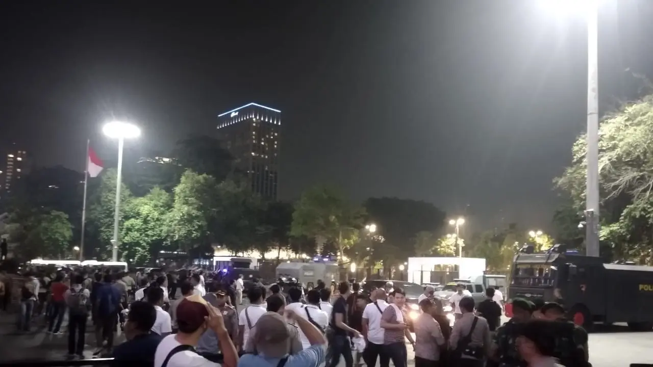 Suporter Bentrok dengan Polisi Usai Laga Indonesia vs Malaysia