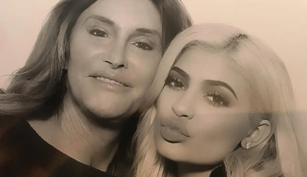 Waktu melahirkan Kylie Jenner semakin dekat. Caitlyn Jenner memohon agar bisa menemani anaknya tersebut. (instagram/caitlynjenner)