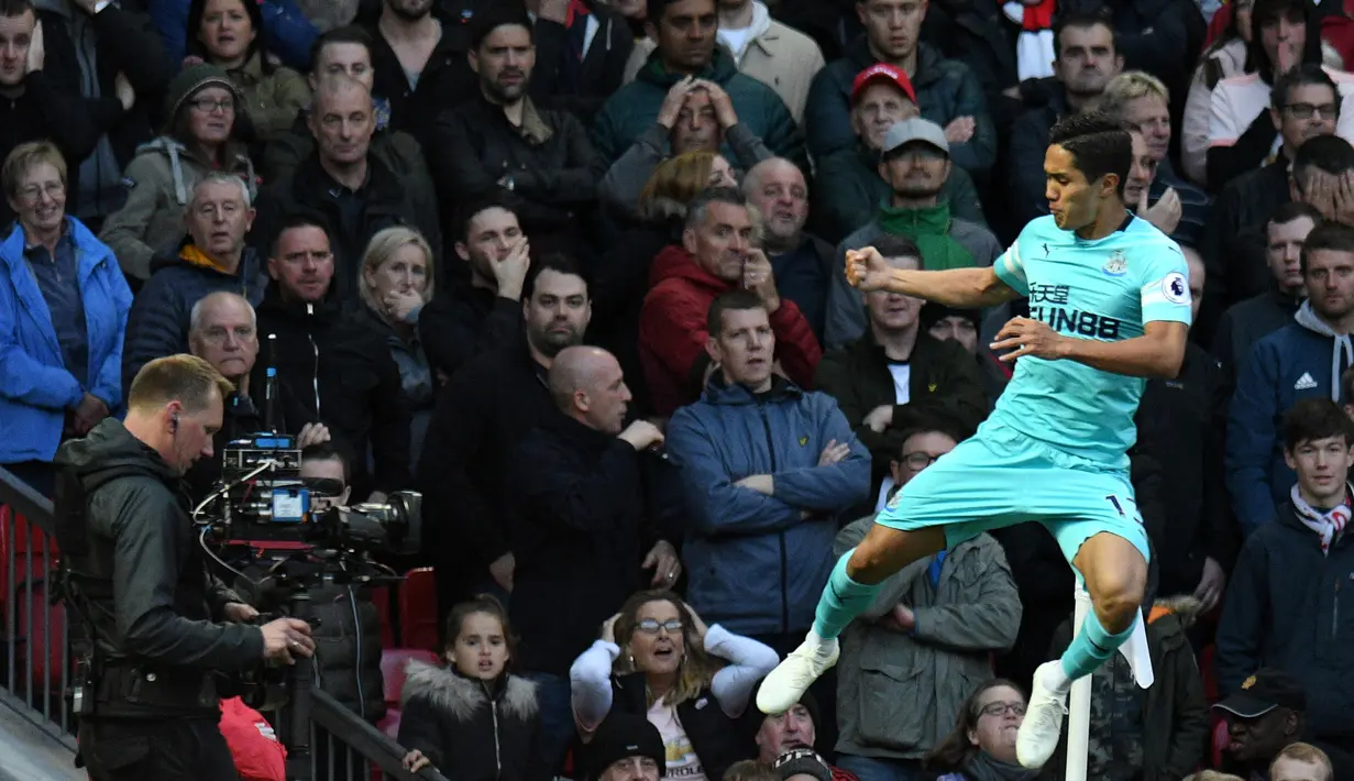 Yoshinori Muto. Striker Jepang berusia 29 tahun yang sejak Agustus 2021 memperkuat Vissel Kobe ini pernah bermain di 3 liga top Eropa, yaitu Jerman, Inggris dan Spanyol. Di Liga Jerman ia memperkuat Mainz 05 selama 3 musim pada 2015/2016 hingga 2017/2018 dan total tampil dalam 72 laga dengan torehan 23 gol. Di Liga Inggris ia memperkuat Newcastle United selama 2 musim pada 2018/2019 hingga 2019/2020 dan total tampil dalam 28 laga dengan torehan 2 gol. Di Liga Spanyol ia memperkuat SD Eibar selama 1 musim pada 2020/2021 dan total tampil dalam 28 laga dengan torehan 3 gol. (AFP/Oli Scarff)
