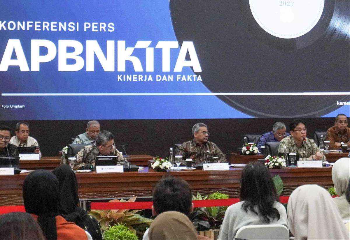 FOTO: FOTO Purbaya Jelaskan Kondisi APBN 2025 di Tengah Tekanan Global