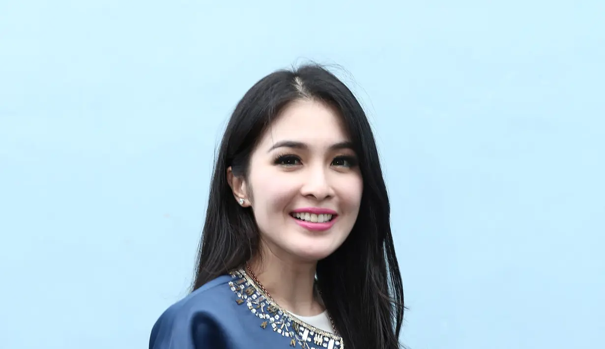 Tidak hanya itu, Sandra yang sudah sangat mengharapkan dikarunai momongan teryata punya waktu yang sudah direncanakan untuk memeriksa kehamilannya, yaitu saat Natal atau sebelumnya. (Galih W. Satria/Bintang.com)