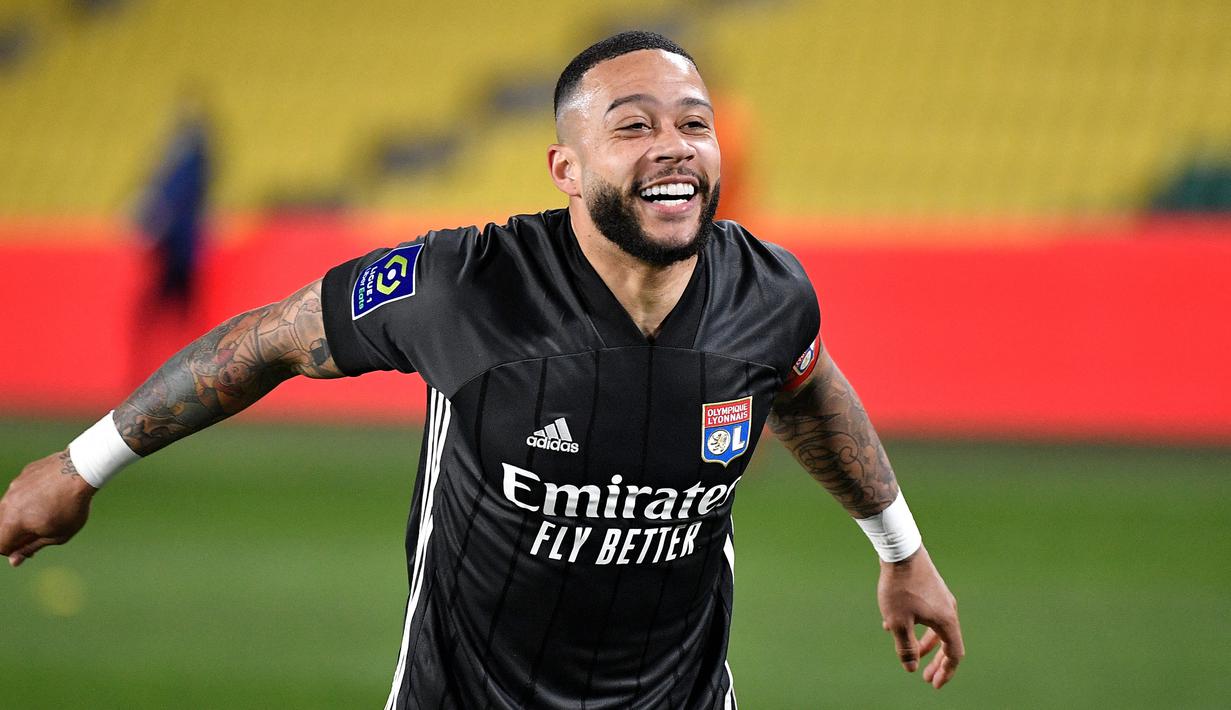 Memphis Depay. Barcelona mengumumkan mengikatnya secara gratis dari Olympique Lyon pada 20 Juni 2021. Setelah 5 musim berseragam Lyon, Depay akan bermain di klub sebesar Barcelona selama dua musim ke depan. Sebuah tantangan baginya setelah sempat gagal di Manchester United. (Foto: AFP/Loic Venance)