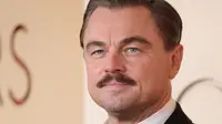 Potret Leonardo DiCaprio di Piala Oscar 2026, Tampil dengan Kumis Melintang