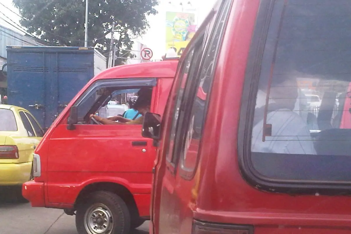 [Bintang] Jujur Mengembalikan Uang Rp 16 Juta, Sopir Angkot Diberi Hadiah yang Bikin Melongo